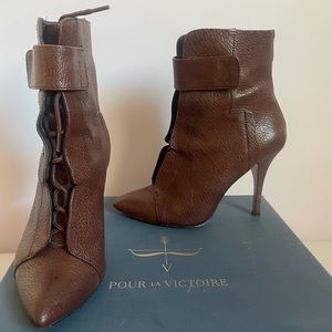 Pour La Victoire leather Bootie